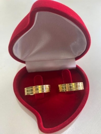 Par de aliança de ouro 18k reto por fora e por dentro com dois frisos 5mm